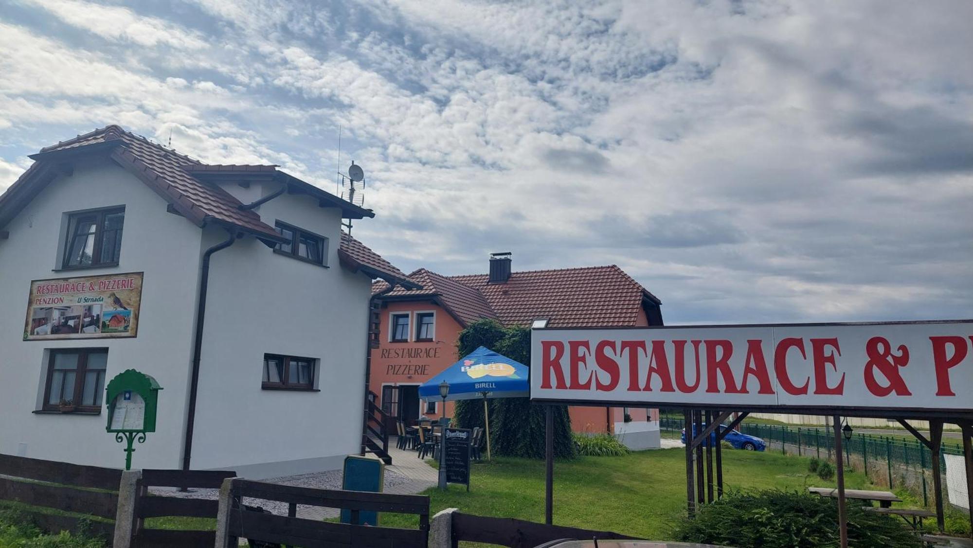 Penzion A Restaurace U Strnada Klatovy Bagian luar foto