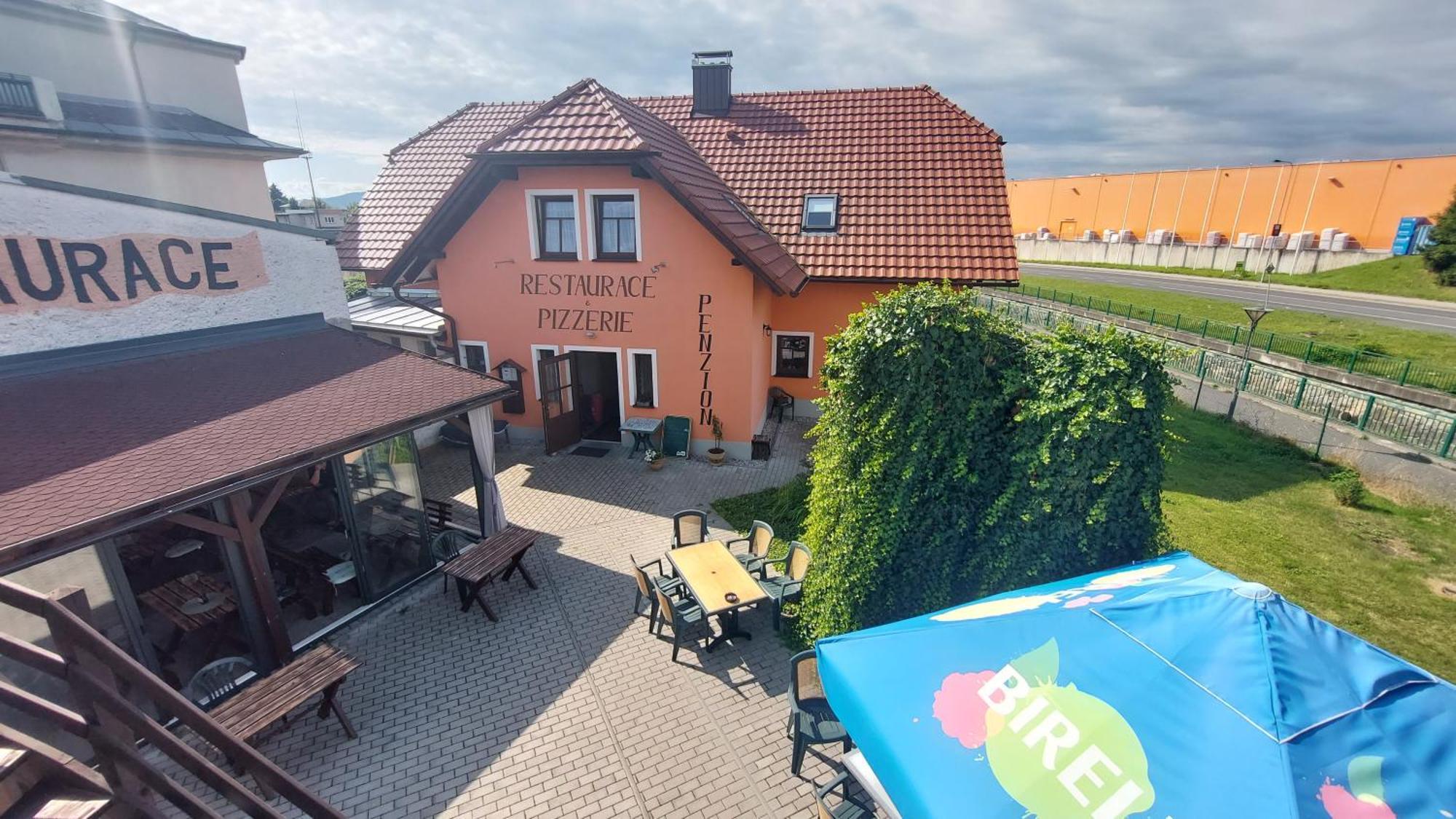 Penzion A Restaurace U Strnada Klatovy Bagian luar foto