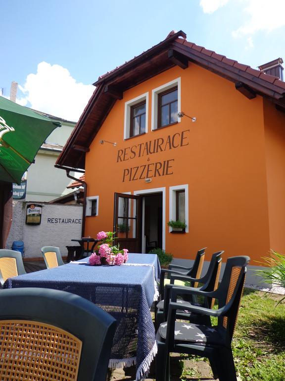 Penzion A Restaurace U Strnada Klatovy Bagian luar foto